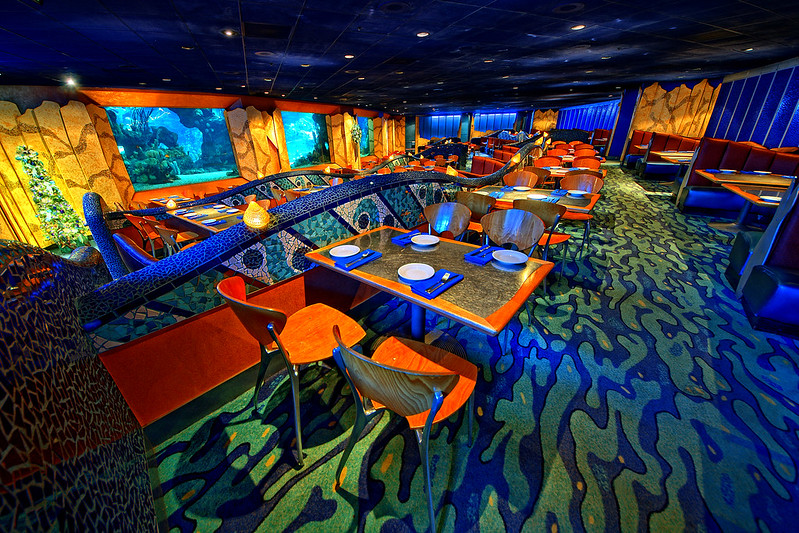 underwater dining