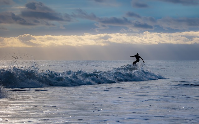 Surfing 
