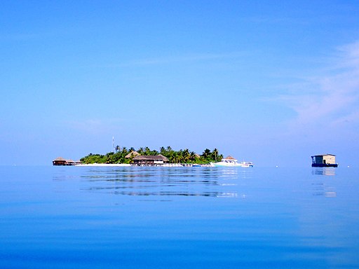 Mihir Island Beach | Image Credit : <a href="https://www.flickr.com/photos/8931593@N05">Ahmed Amir</a>, <a href="https://commons.wikimedia.org/wiki/File:Mirihi_Island_Resort.jpg">Mirihi Island Resort</a>, <a href="https://creativecommons.org/licenses/by/2.0/legalcode" rel="license">CC BY 2.0</a>